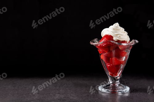 Preview: Strawberries and whipped cream