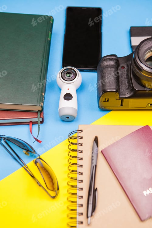 Preview: Travel blogger kit made of DSLR and action camera