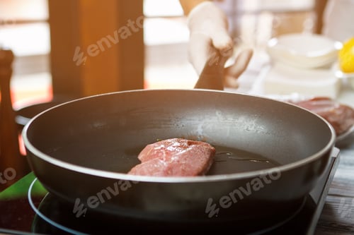 Preview: Meat on frying pan.