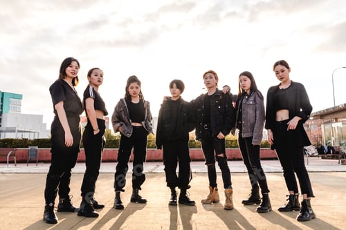 Preview: Young Asian team posing looking at camera. Chinese teenage friends