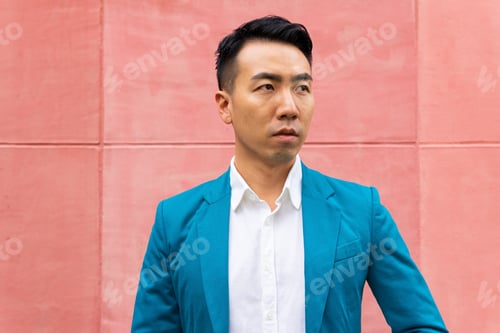 Preview: Stylish Asian man in suit