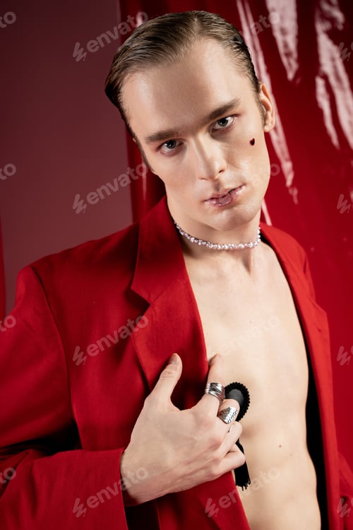 Preview: Celebrating love with bold fashion and vibrant expressions on Valentines Day