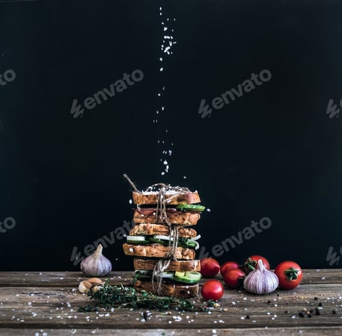 Preview: Sandwiches with smoked meat, tomato, garlic, cucumber and herbs