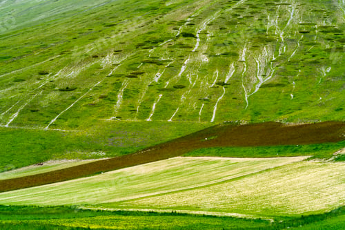 Preview: Piano Grande di Castelluccio, mountain and rural landscape