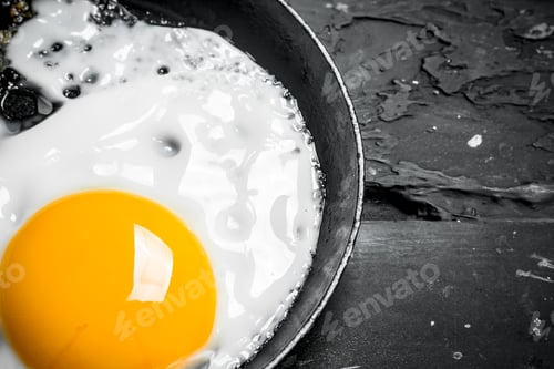 Preview: Fried egg in a frying pan.