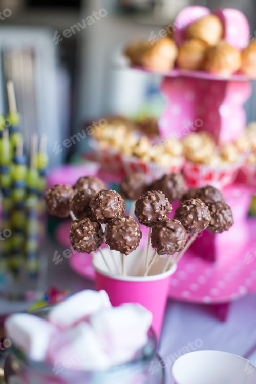 Preview: Chocolate cakepops on holiday dessert table at kid birthday party