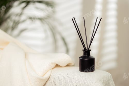 Preview: Aroma diffuser bottle with sticks in living room