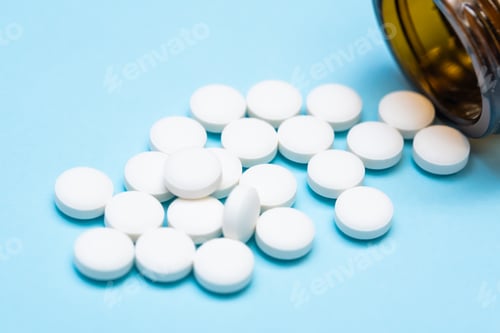 Preview: Close up of white tablets (medicine)