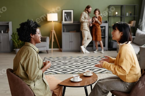 Preview: Women drinking coffee and talking