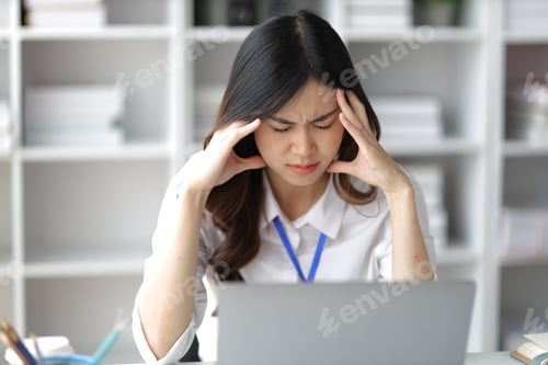 Preview: Asian women who are serious about working in the office are stressed by working.