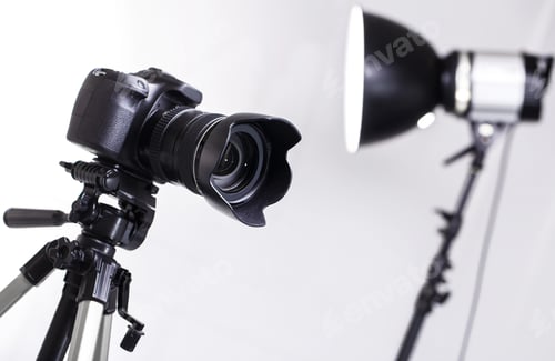 Preview: DSLR camera on tripod