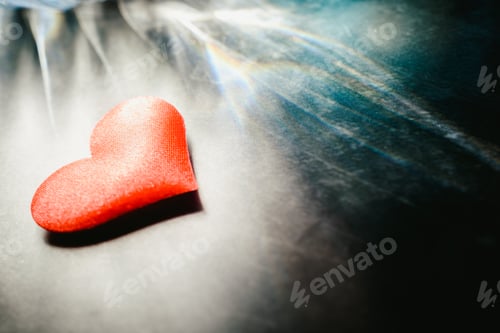 Preview: Red hearts isolated on dark background, concept of cardiovascular health or for Valentines.