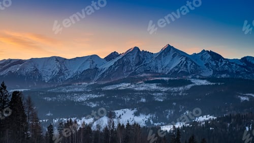 Vorschau: Erstaunliche Tatra-Berge bei Sonnenaufgang in Polen