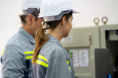 Preview: Technology solar cell, engineering service and worker installation solar cell