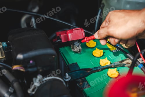 Preview: Equipment to check the battery with a mechanic to check and maintain the engine for customers. An ap