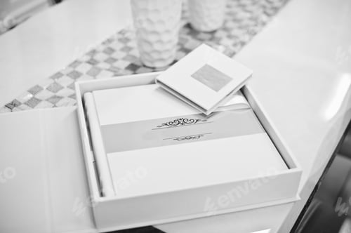 Preview: White classic wedding book and album