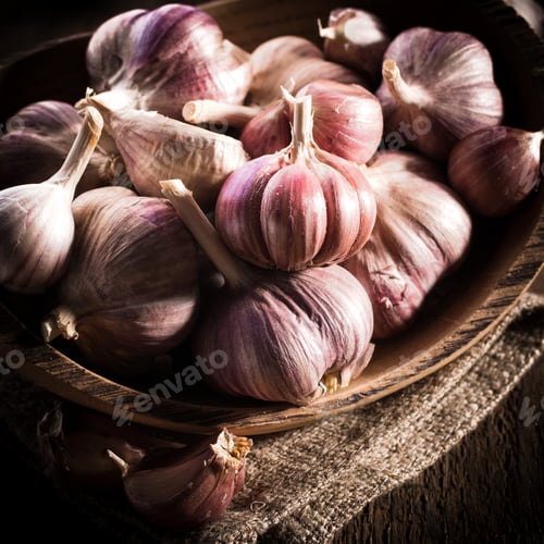 Preview: garlic bulb on rustic wooden background