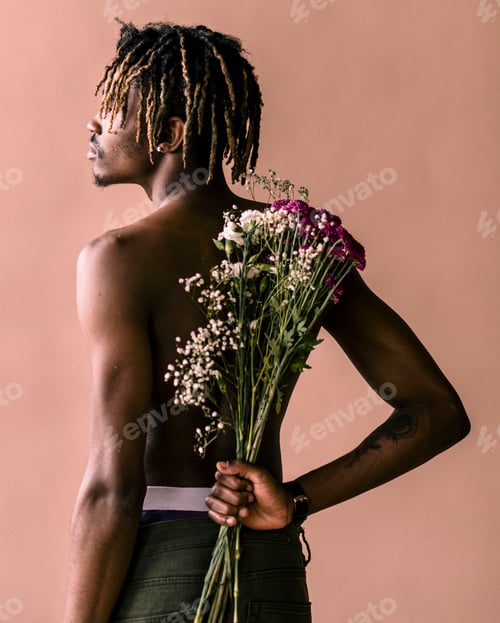 Preview: Tanned skin and flowers