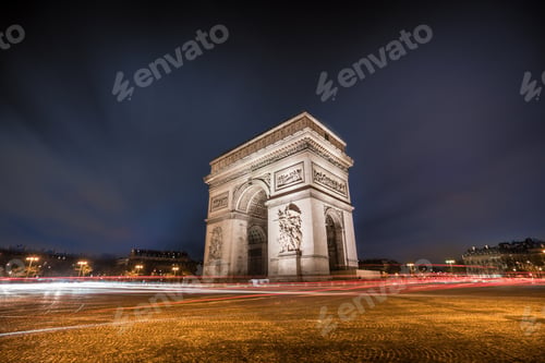 Preview: Beautiful scenery of the historic famous Arc of Triomphe during the evening time