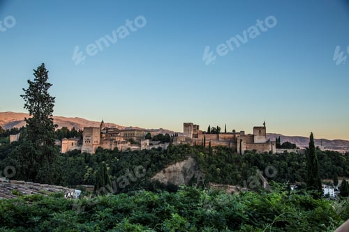 Vista previa: Derniers rayons de soleil en l'Alhambra lors d'un coucher de soleil en Grenade