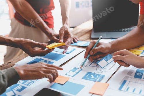 Preview: Programmers are working together to develop mobile apps that are modern and easy to use today.
