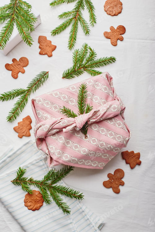 Preview: Christmas eco-friendly gift wrap in traditional japanese furoshiki style