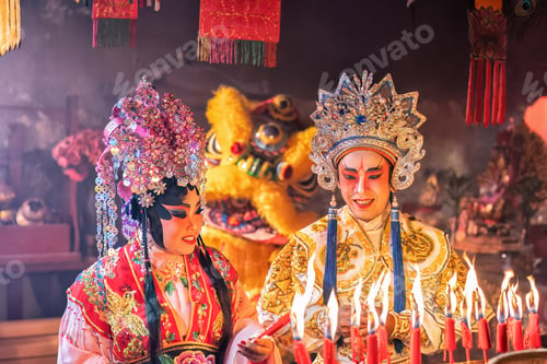 Preview: Chinese opera actor Light candle pray to god for prosperity on the occasion of the Chinese New Year