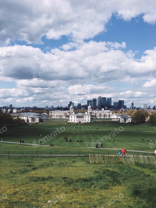 Preview: View over London skyline from Greenwich park hill