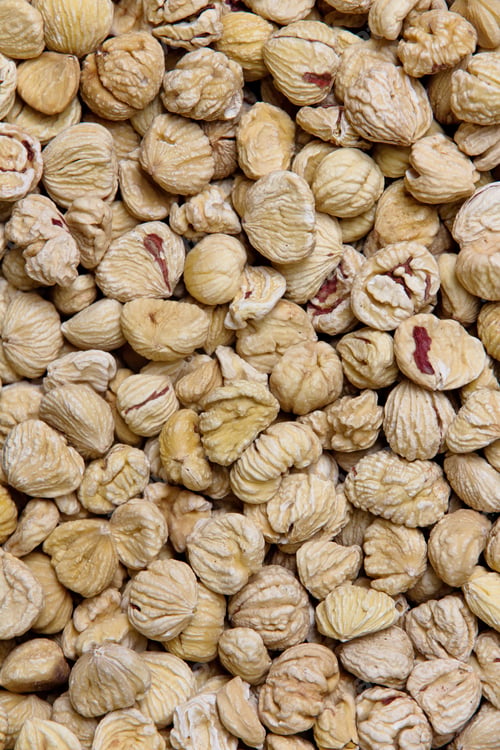 Preview: Background of peeled dried chestnuts