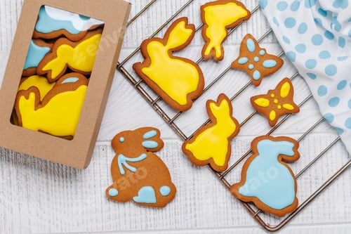 Preview: Easter sweetness: Adorable gingerbread cookies in festive shapes