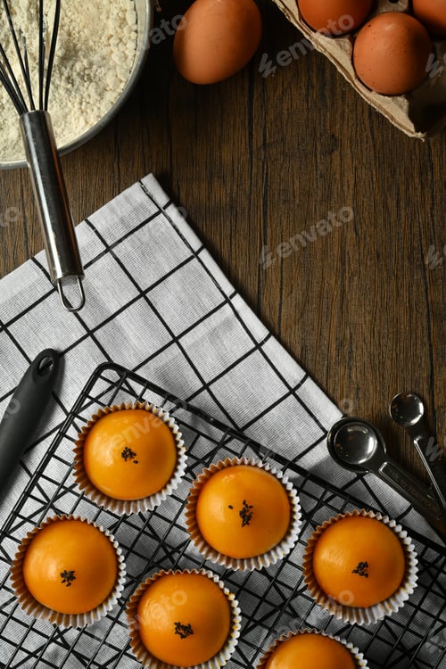 Preview: Traditional dessert for Chinese Mid-Autumn festival.