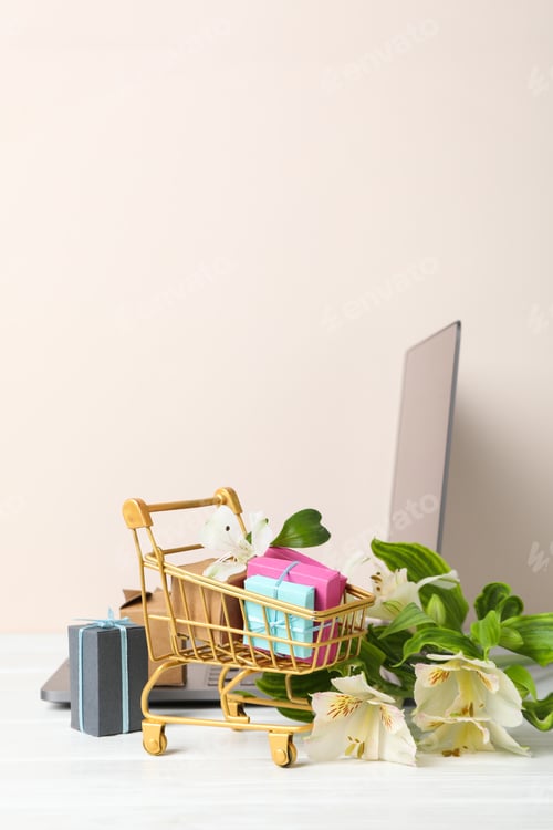 Preview: Concept of spring shopping and season sale