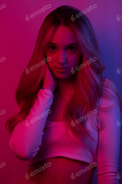 Preview: Teenage girl in color filters