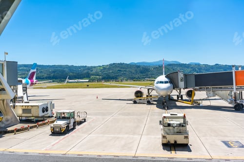 Preview: A large white airplane is parked on the tarmac at an airport