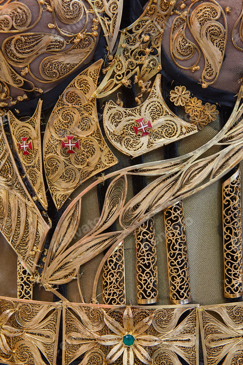 Preview: Traditional handmade portuguese gold ornate filigree jewerly. Gondomar, Portugal