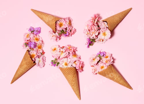 Preview: Ice cream cones with beautiful flowers