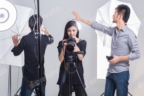 Preview: Photographers working in studio