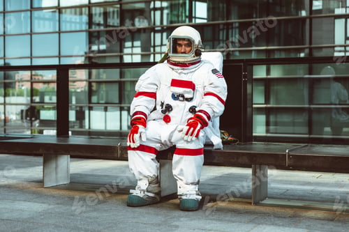 Preview: spaceman in a futuristic station