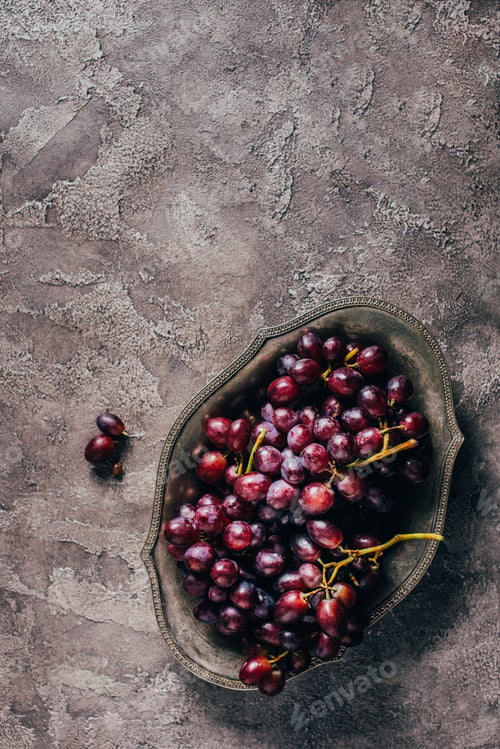 Preview: top view of fresh ripe juice grapes on vintage plate