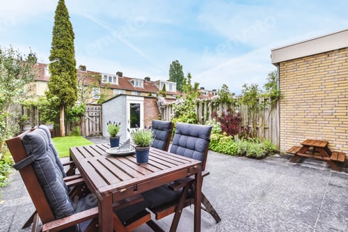Preview: Delightful courtyard with wooden chairs