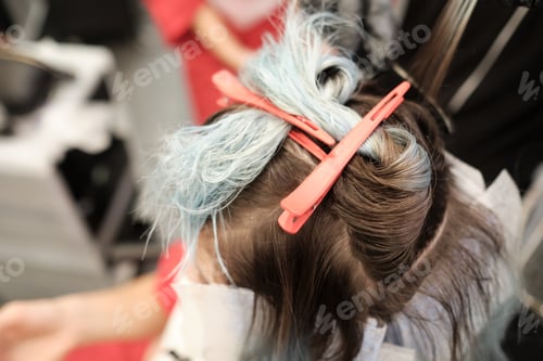 Preview: A head in the beauty salon
