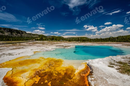 Preview: Hot thermal spring in Yellowstone