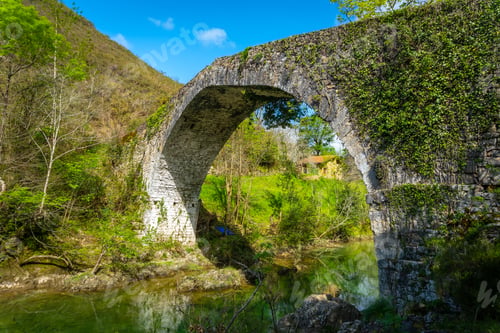 Preview: Roman bridge on the path between the Tornin to the Olla de San Vicente