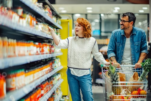 Preview: Couple choosing products, shopping in supermarket together
