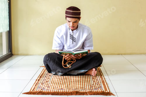 Preview: Muslim Man Reading Holy Quran