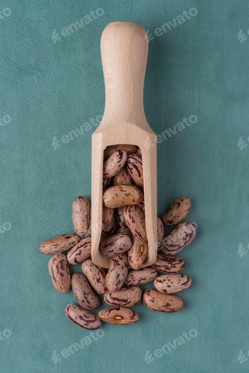 Preview: Wooden scoop with pinto beans
