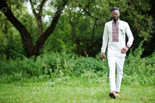 Preview: African family in traditional clothes