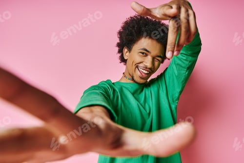Preview: Vibrant green shirt: dancing delight