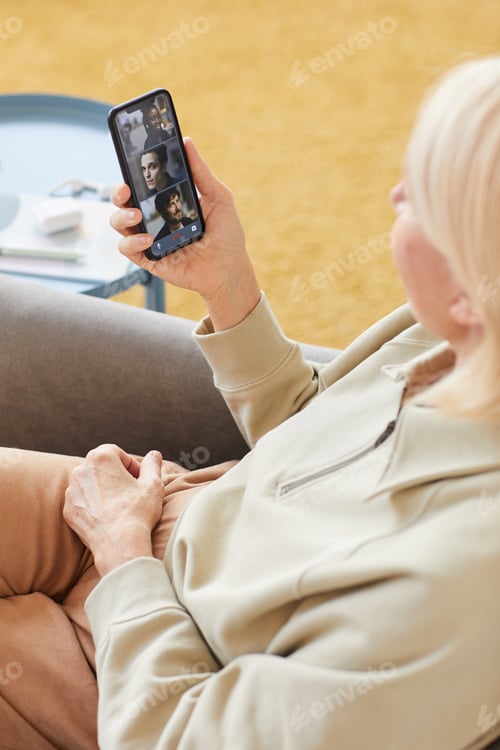 Preview: Online conversation with friends