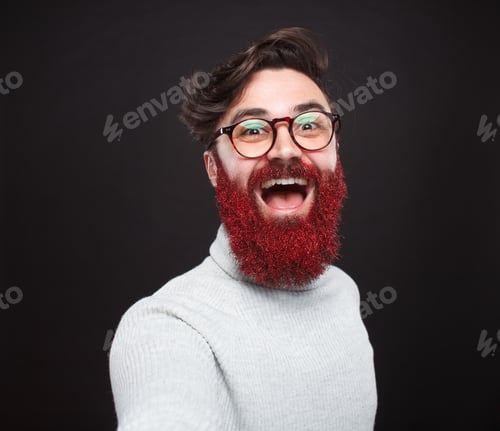 Preview: Excited crazy beaded man in glitters